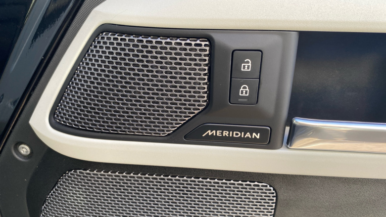 Land Rover Defender 3.0 D250 X-Dynamic SE 90 3dr Auto Diesel Estate